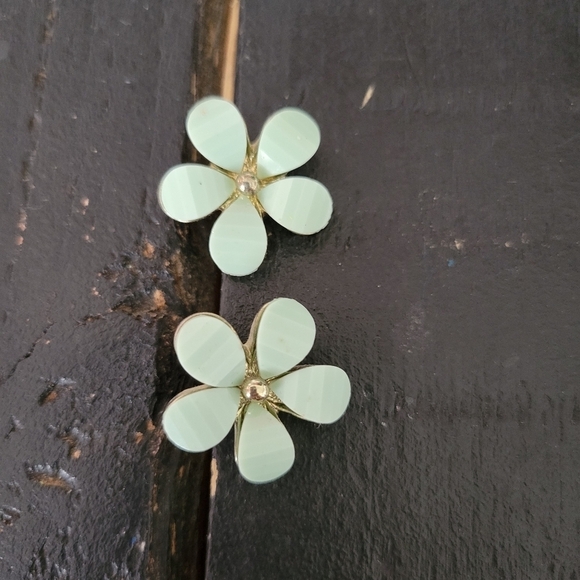 Mint Green Flower Earrings Stud Gold Post Back Statement Jewelry - Picture 1 of 2